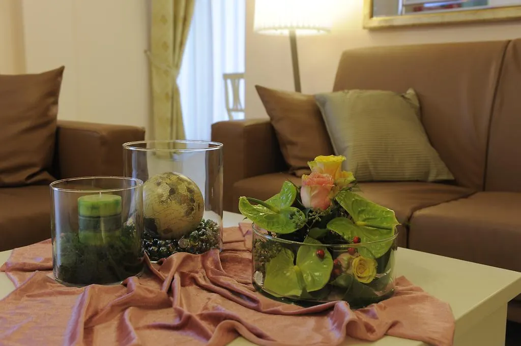 Hotel Plazza Porcari 3*,  Italien